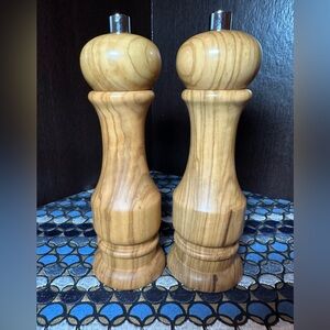 Williams Sonoma Natural Wood Salt and Pepper Mills